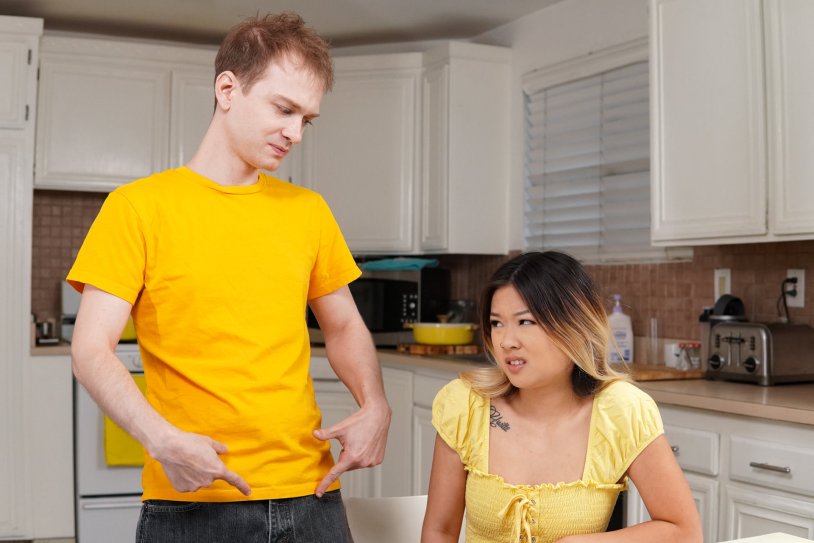 The girl shows herself from all sides