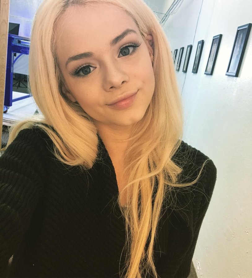 Elsa Jean Selfie