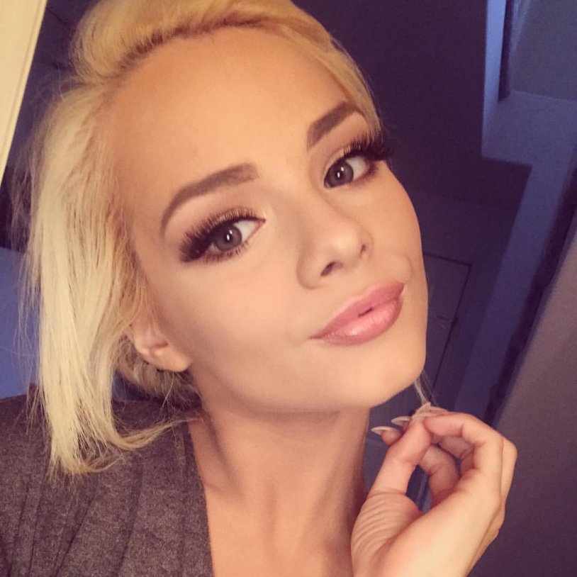 Elsa jean hot