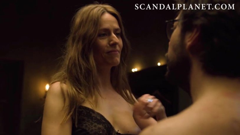 Izicar Iteeno bed scene