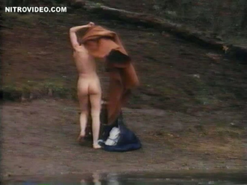 Sandra de Marco without panties