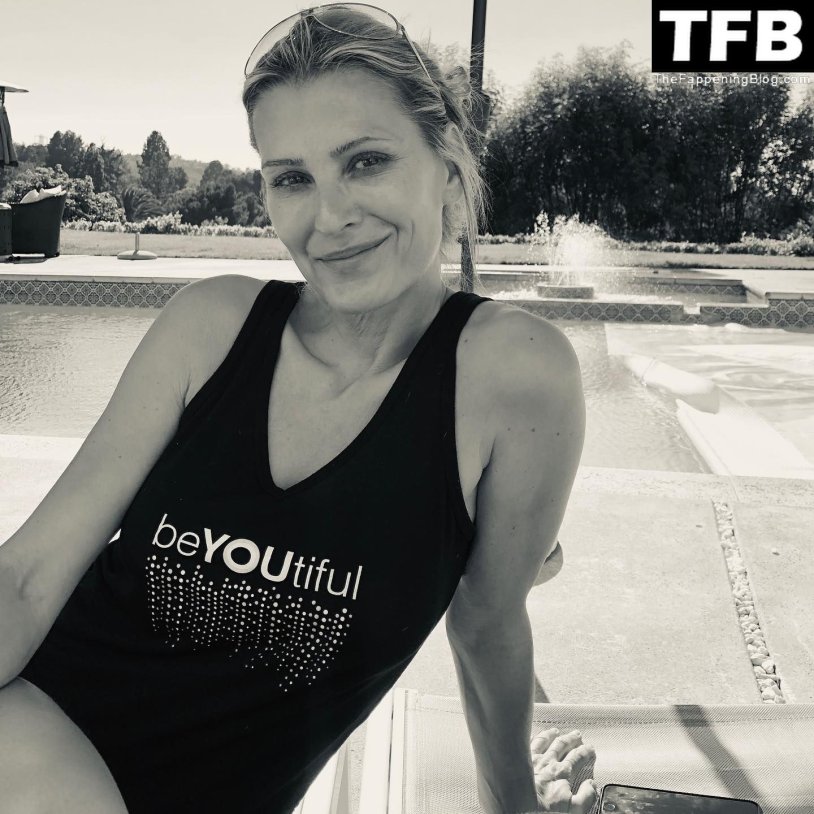 Naked Sandra Hess porn photo