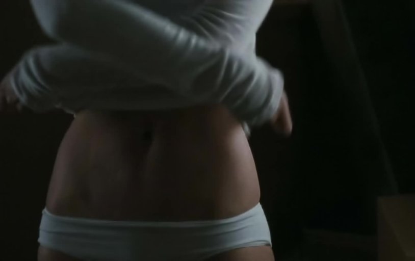 Kate Bekinsil belly
