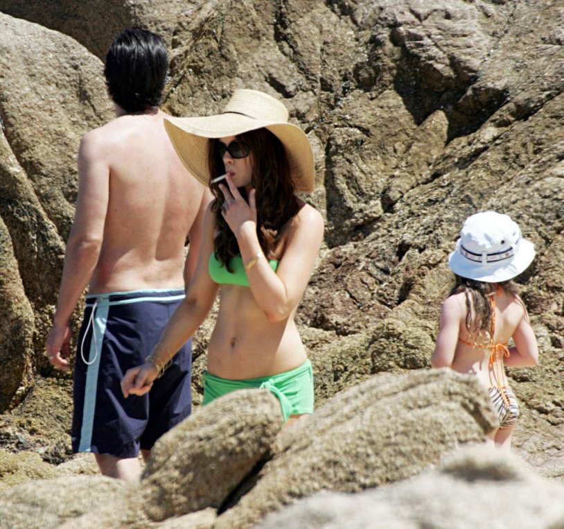 Kate Bekinsale showed her chest