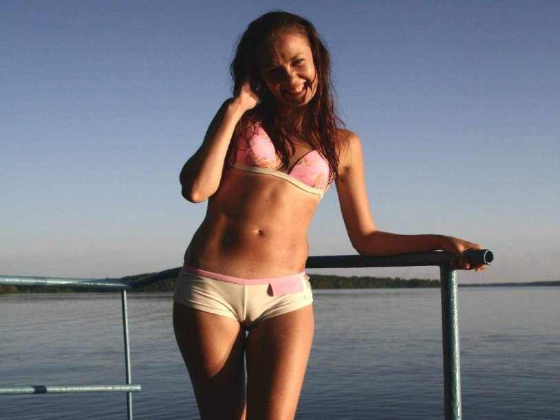 Kate Bekinsale naked in advertisements