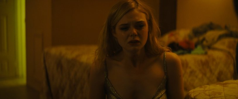 El Fanning Paparazzi drain