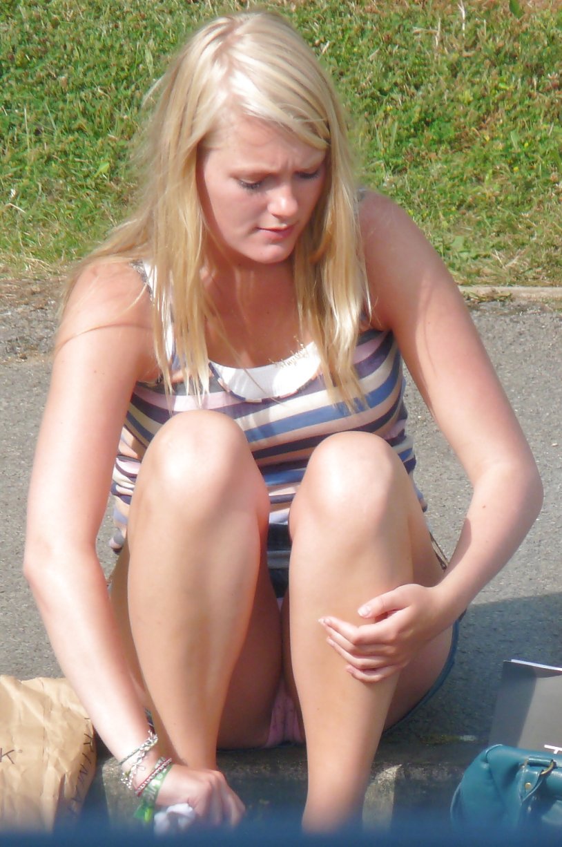 Actress El Fanning Naked