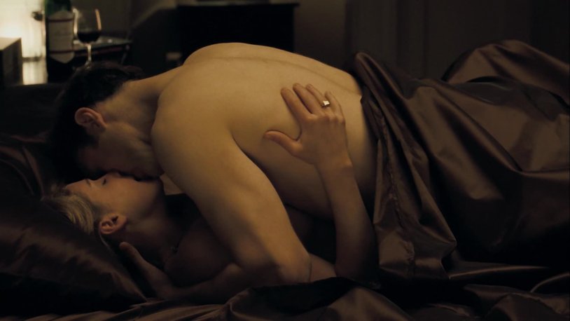 Sharon Stone is fast and dead naked