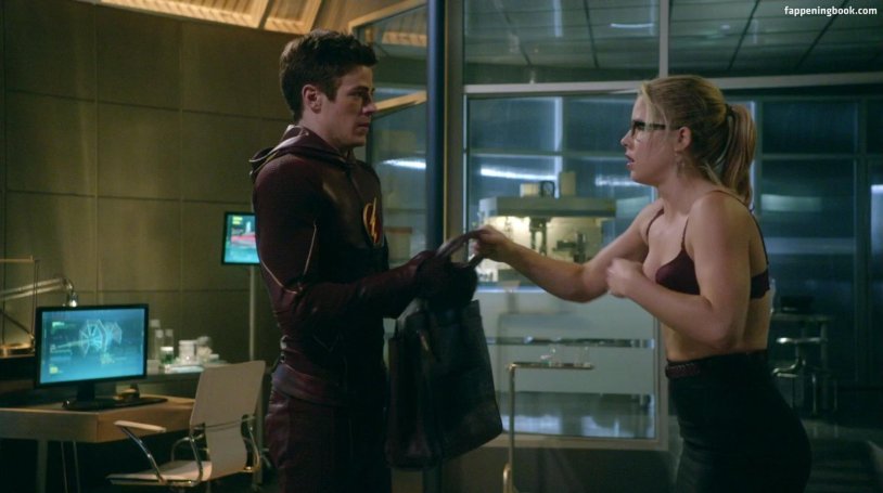 Emily Bett Ricards in the series Flash