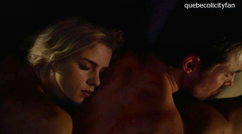 Emily Bett Ricards Kiss