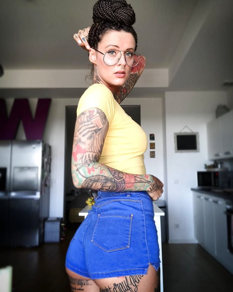 Wallpaper with a morgenery on a phone with aesthetics