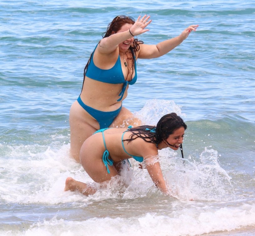 Camila Cabello Paparazzi 2022