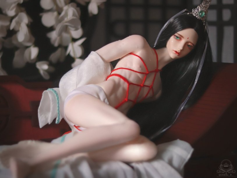 Margo AMP Model Naked