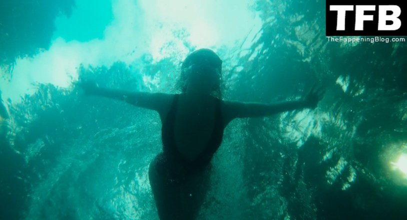 Ana de Armas deep waters nude