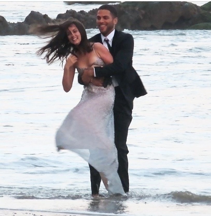 Anna de Armas outfits in the film Deep Water