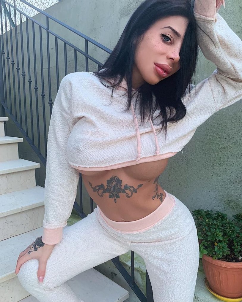 Alexis Muchchi model