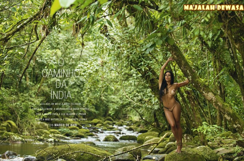 Ass in the thickets of nettles naked