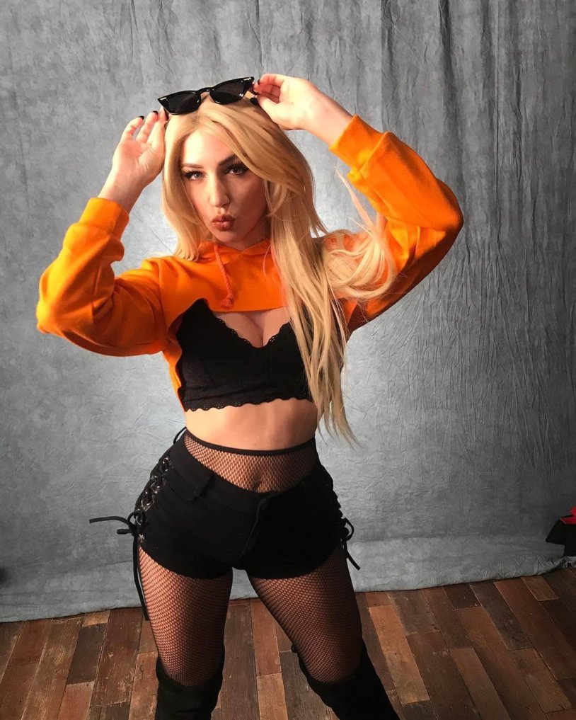 The girl unfasten the blouse