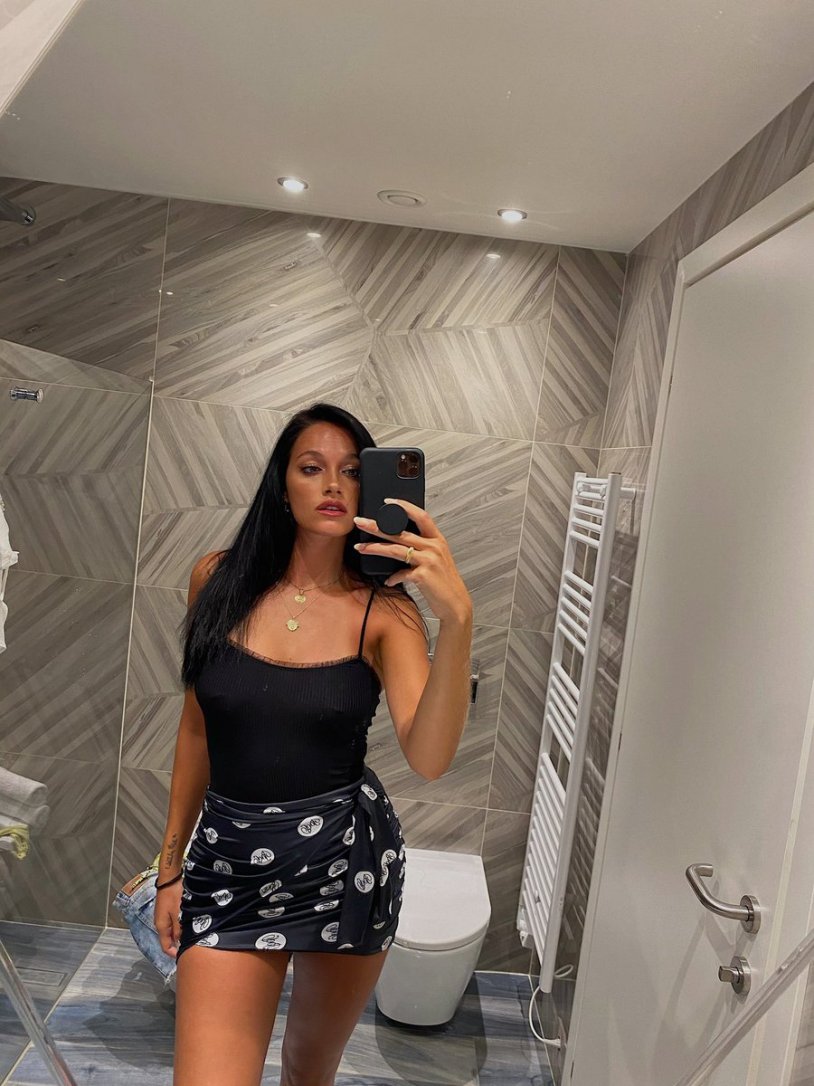 Oriana Sabatini stretching