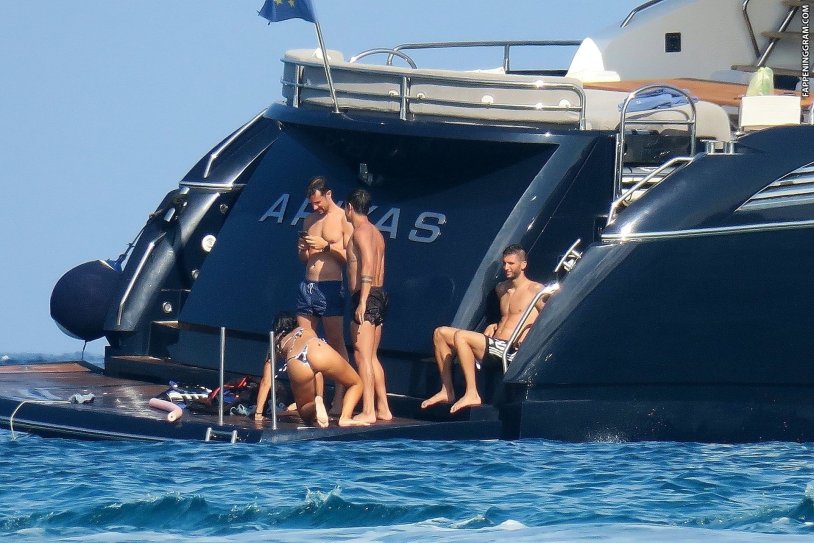 Naked Oriana Sabatini Pla