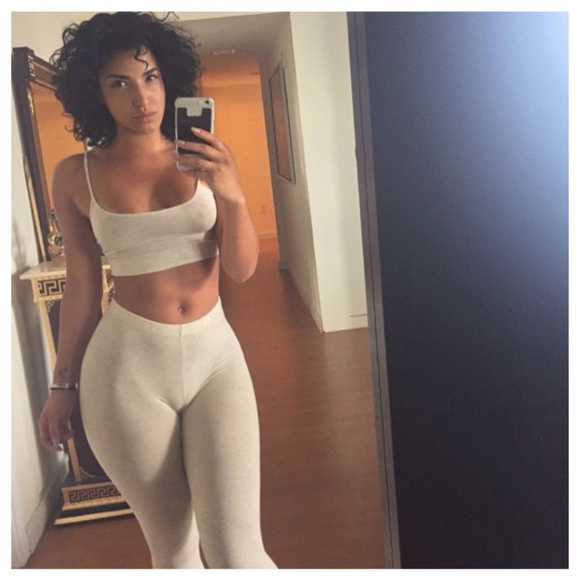 Alice sexy home photo