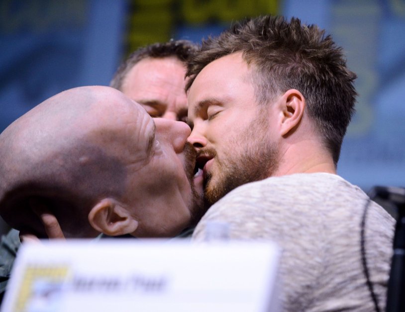 Aaron Paul and Brian Kranston Kiss