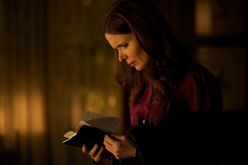 Elizabeth Tulloch Wallpapers