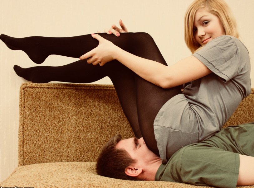 Sits on the face in pantyhose