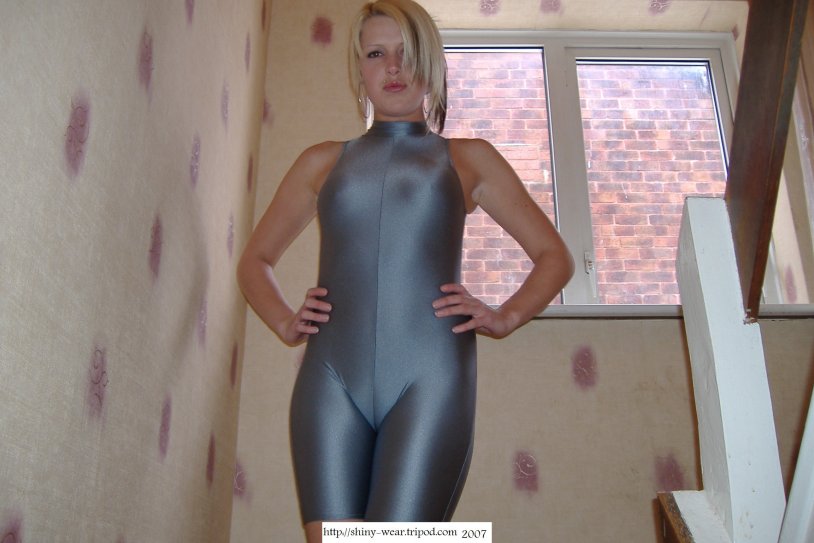 Finish the Lycra's swimsuit