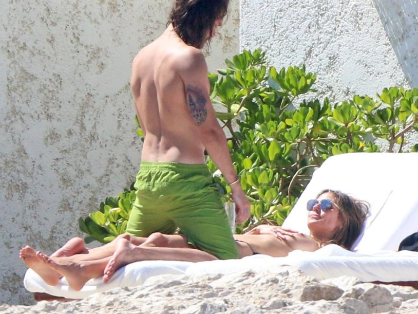 Asian film in which a guy is kept on a chain