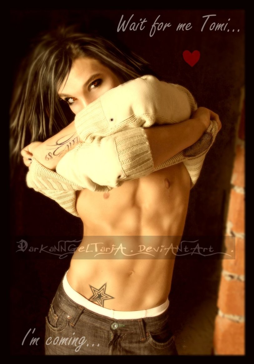 Bill Kaulitz without a T -shirt