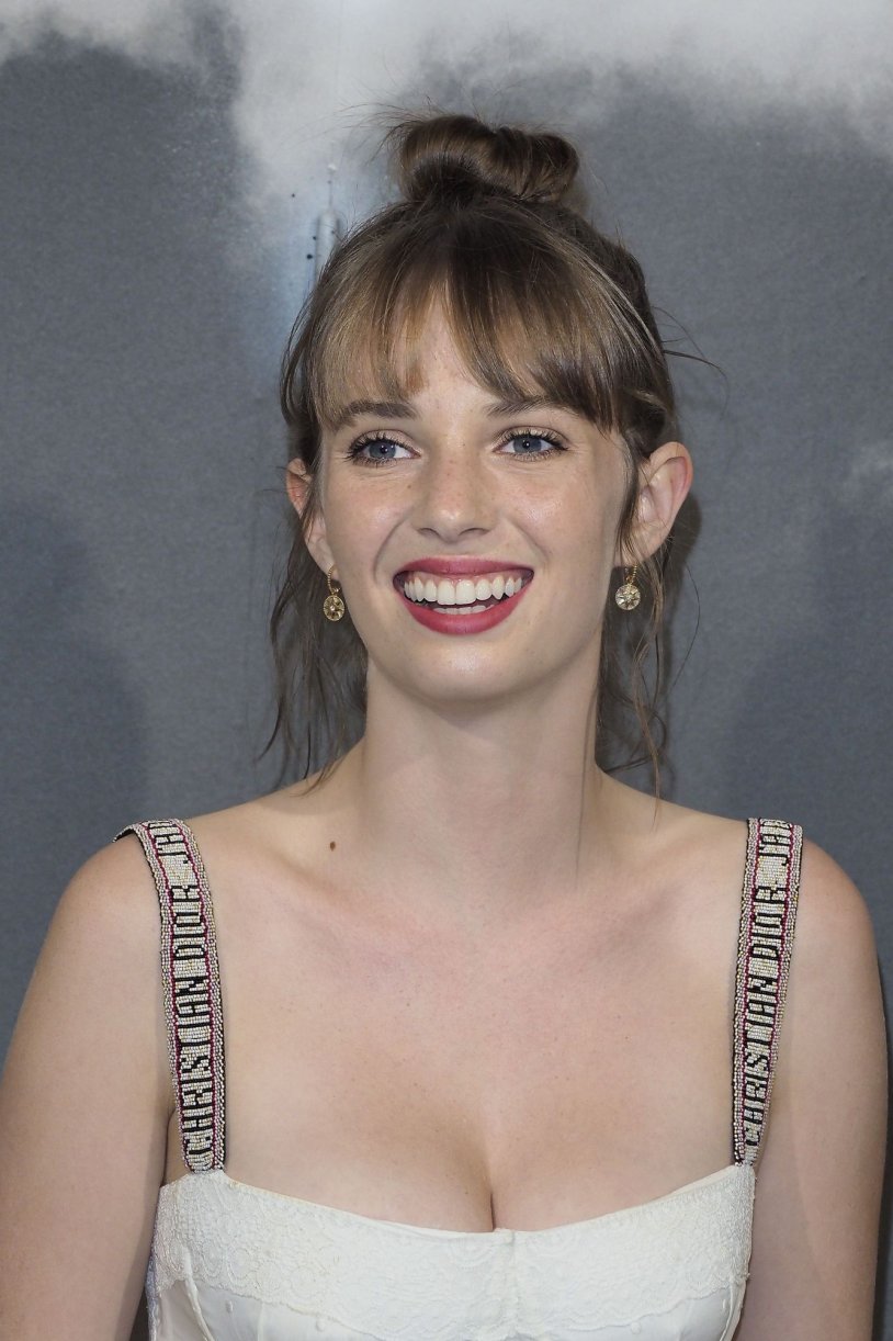Maya Hawke chest
