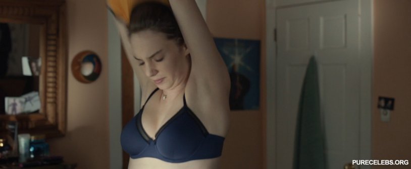 Maya Hawke Toples January 2022-03