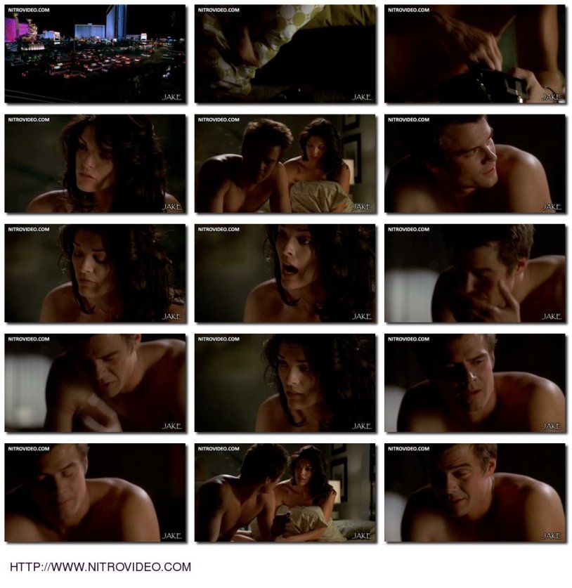 Naked actress Alan de la Garza