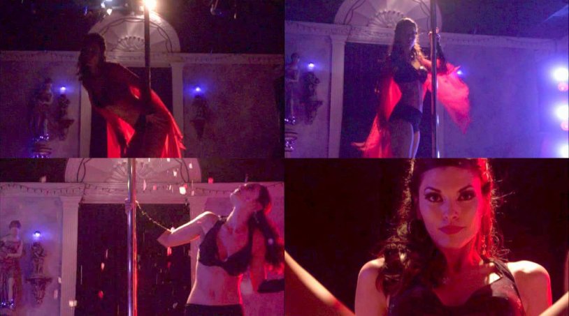 Alana de la Garza legs