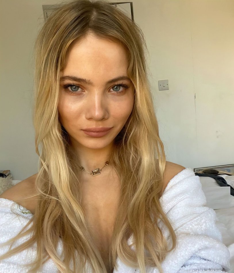 Freya Allan Freya Allan