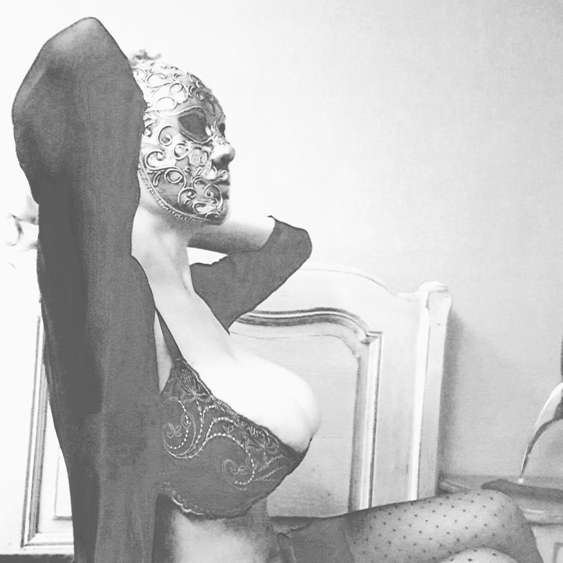 Naked wet tits private