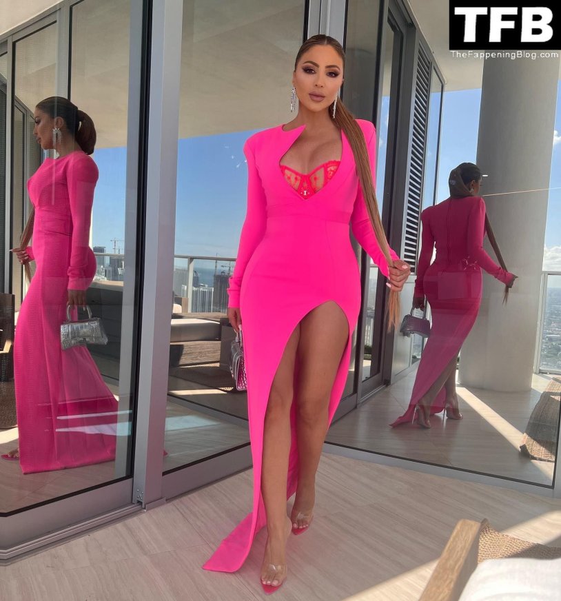 Tight -fitting dress