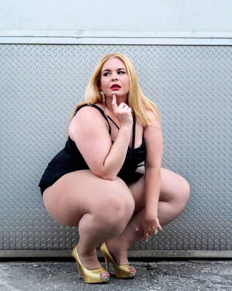 Full Thights in the Mini bbw pirate