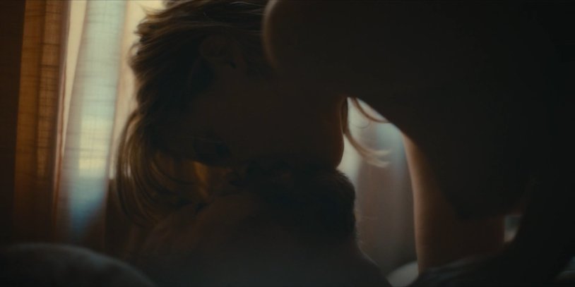 Rachelle Lefevre & Anna Paquin (Lesbian in Electric Dreams)