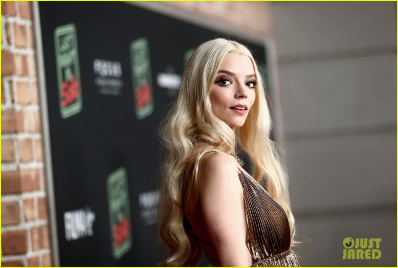 Tomasin Mackenzie Sexy