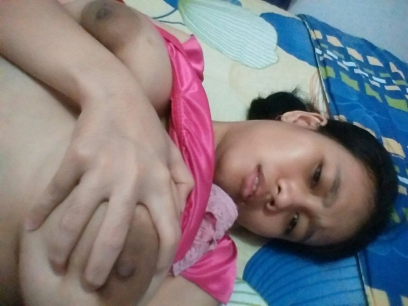 Tante Jilbab Pamer Memek