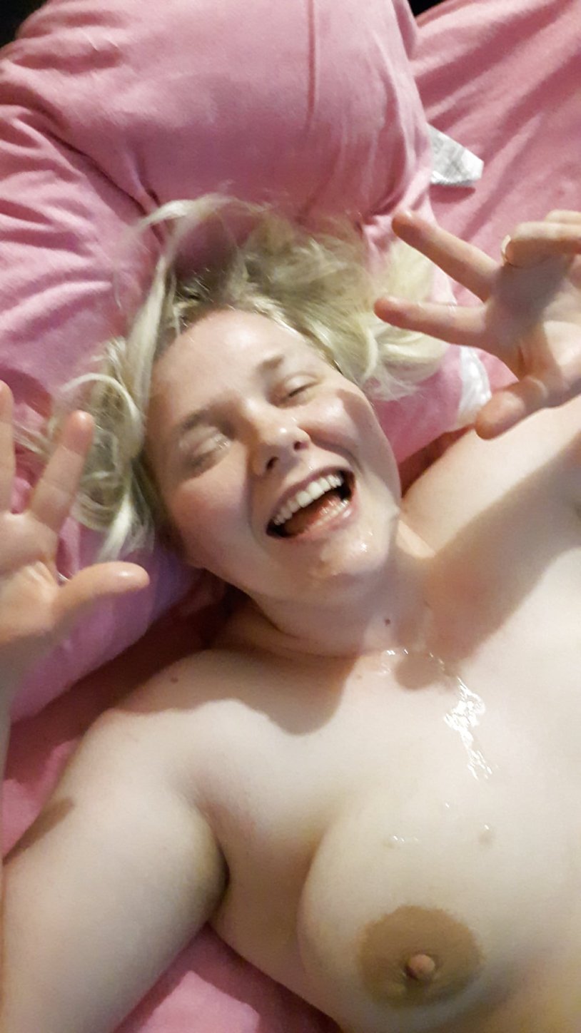 The fat woman spread her legs