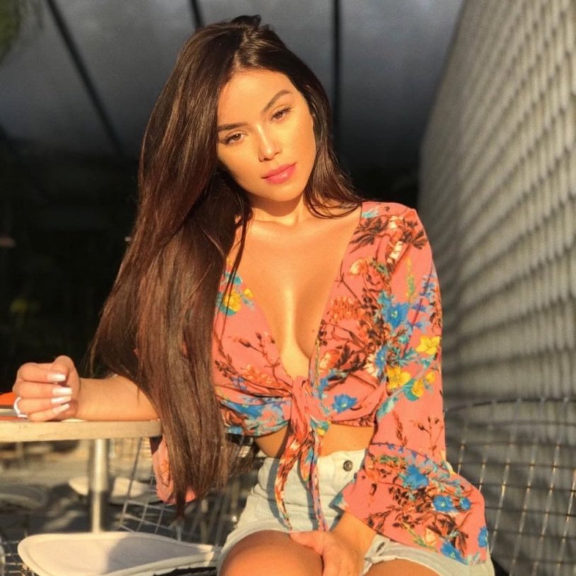 Bianca Annheta in bikini