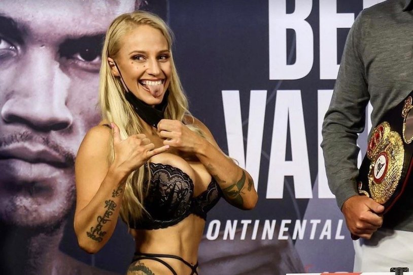 Ebanie Bridges (Ebanie Bridges)