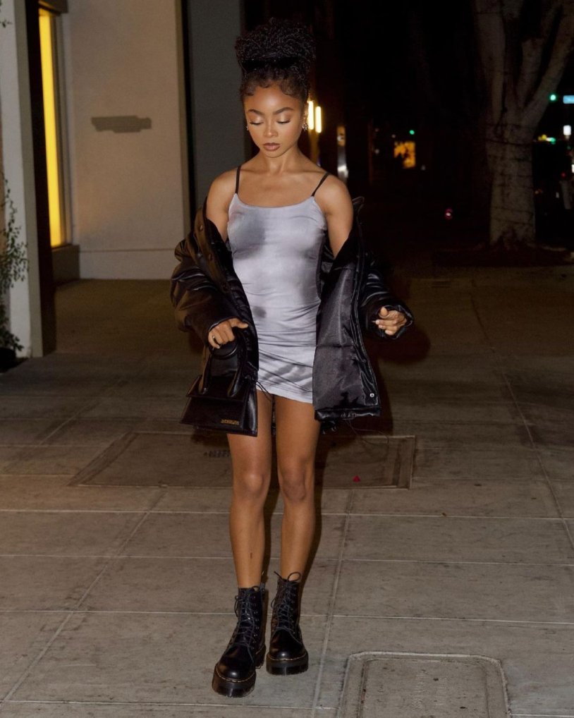 SKAI Jackson Pantyhosebendingover