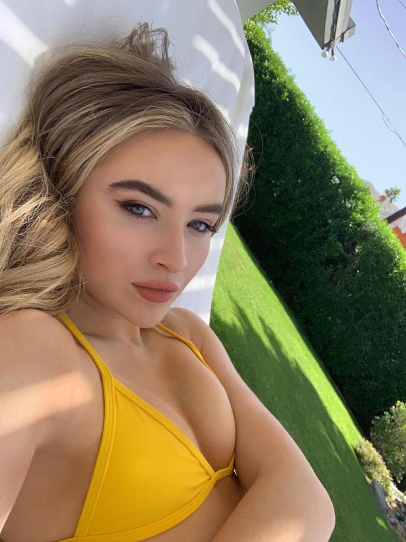 Sabrina Carpenter Big Ass