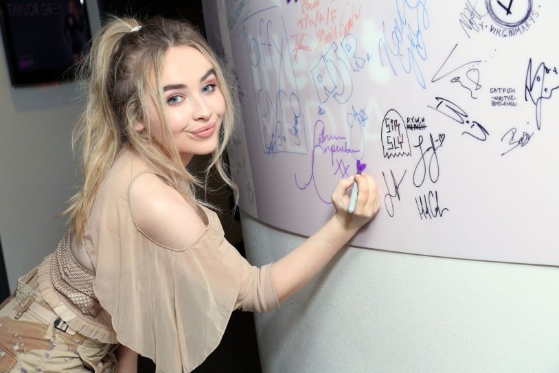 Sabrina Carpenter is naked