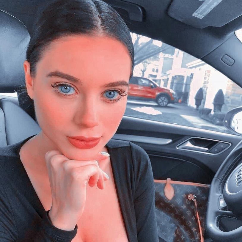 Lana Rhoades Selfies