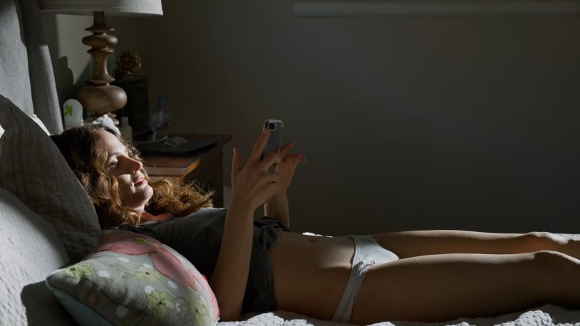 Elizabeth Riser drain naked